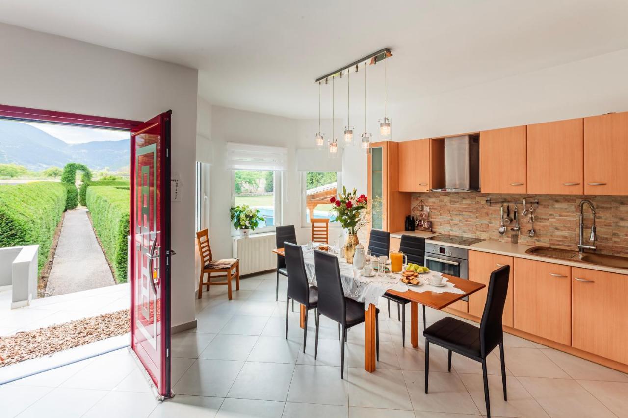 Villa Stymfalia - Luxury Mansion With Private Pool Karteri  Buitenkant foto
